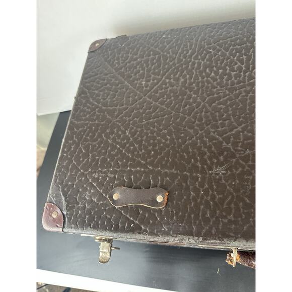 Antique Belber Luggage Trunk – 1920s-30s Wardrobe Trunk with Original Hardware - Picture 10 of 13